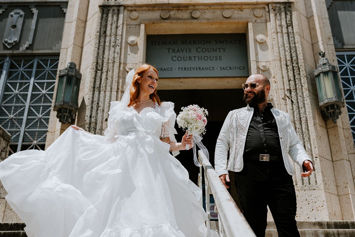 couple walks down courthouse stairs